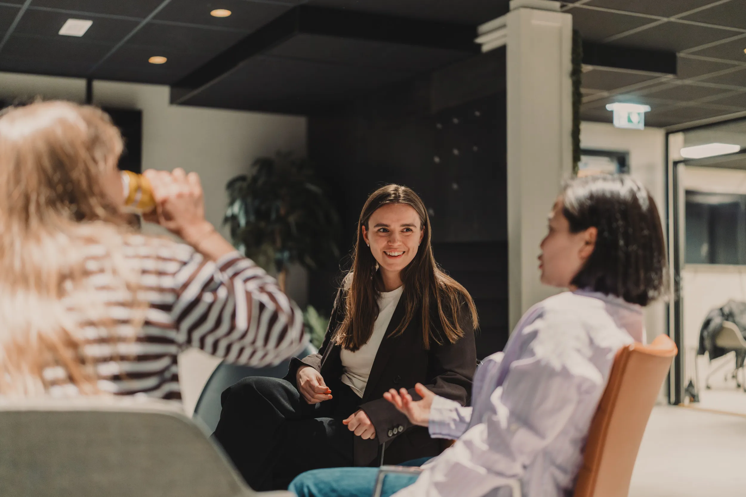 itverket ansatte snakker sammen